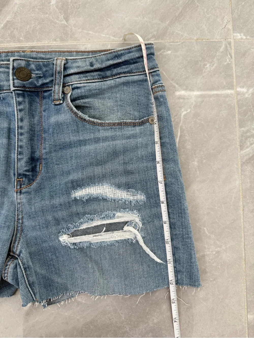 Women’s American Eagle Hi-Rise Super Stretch Hand Cut Off Shorts Distressed 4
